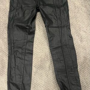 New York & Company SoHo Black Faux Leather Shiny Skinny Pants Size 6 Never Worn